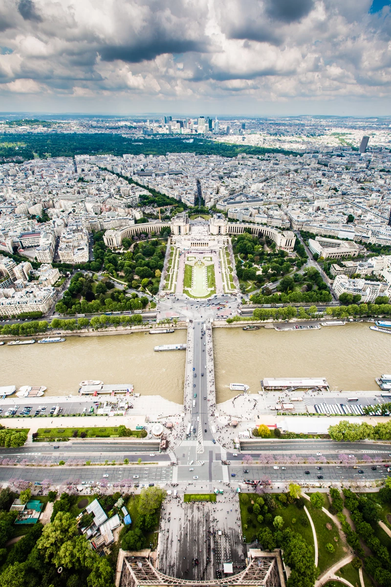 Colour photo of a large statue in a city